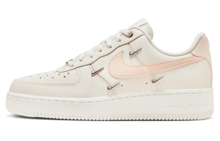 

Кеды унисекс Nike Air Force 1 '07 LX белые 39 EU, Белый, Air Force 1 '07 LX