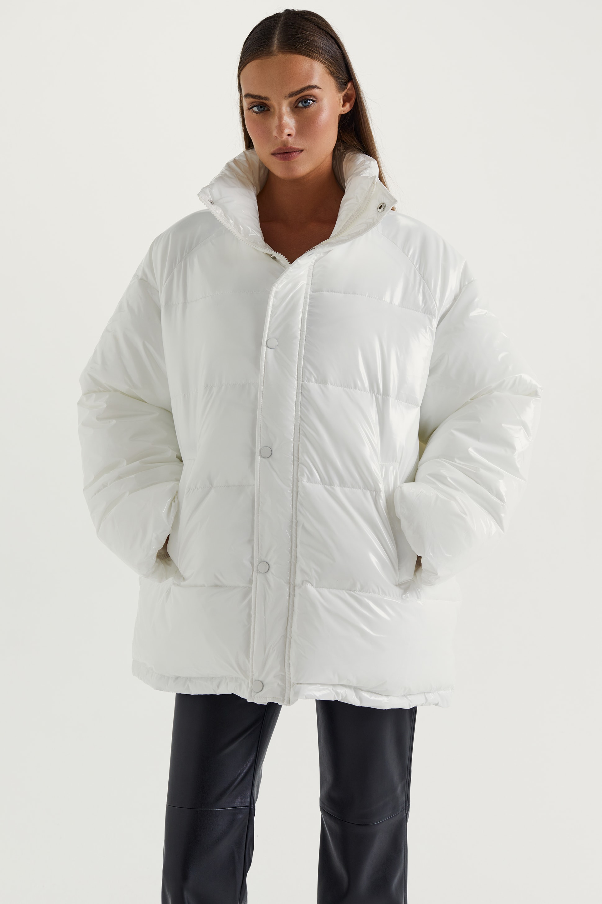 

Куртка женская LOVE REPUBLIC 2359519120 белая 44 RU, 2359519120