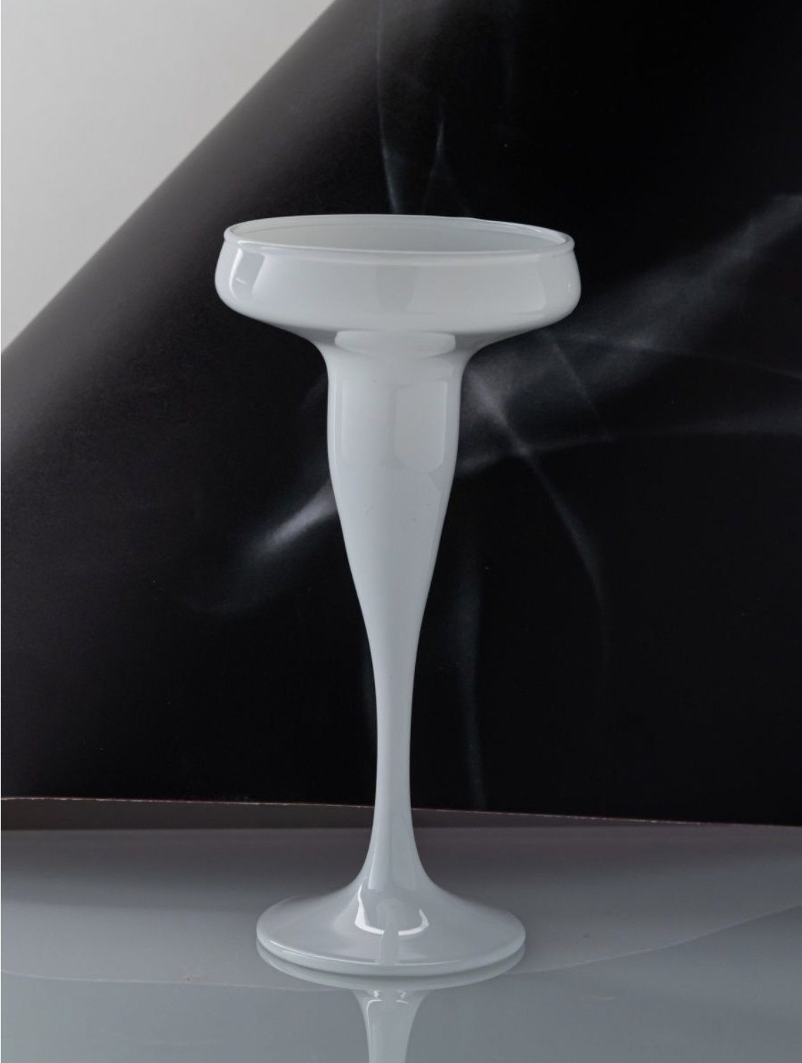 Подсвечник стеклянный высокий на ножке белый ONIX