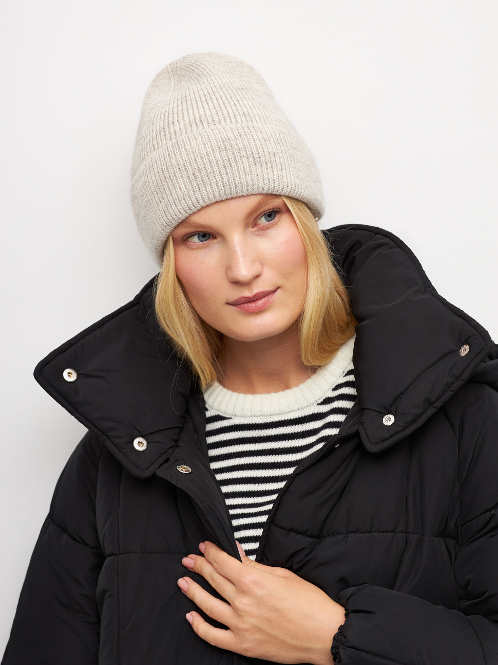 

Шапка бини женская Sela Accessory 2810143309 бежевая, р. 57, 2810143309