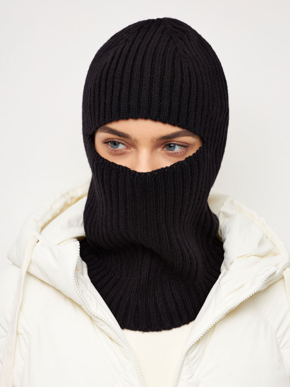 

Шапка-шлем женская Sela Accessory 2810143312 черная, р. 57, 2810143312