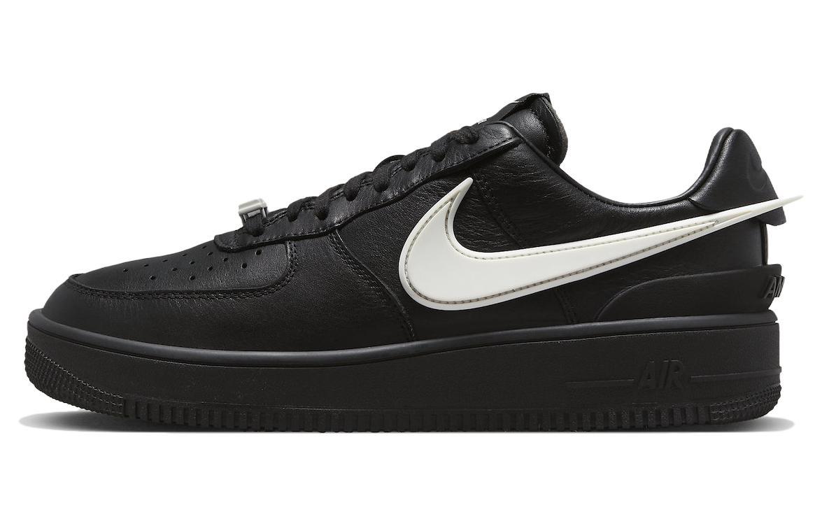 

Кеды унисекс Nike AMBUSH x Nike Air Force 1 Low черные 40.5 EU, Черный, AMBUSH x Nike Air Force 1 Low