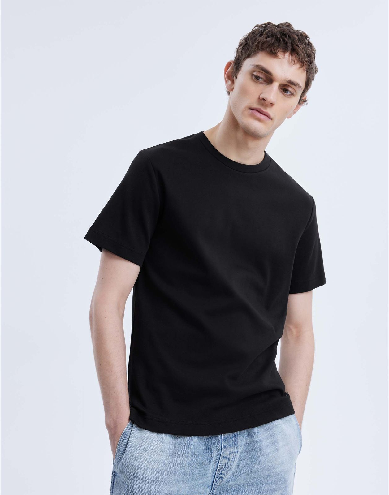 

Футболка мужская Gloria Jeans BKT015979 черный S/182, BKT015979
