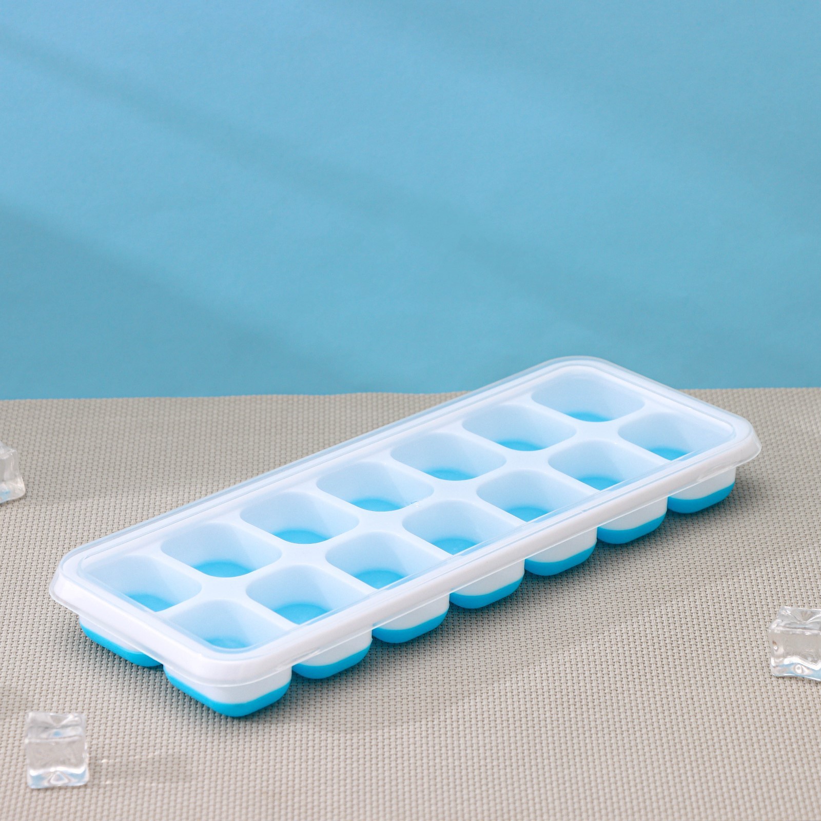 

Форма для льда и шоколада с крышкой Доляна, 14 ячеек, 25x9,5x2,5см, ячейка 4x3x2см, цвет М, Голубой