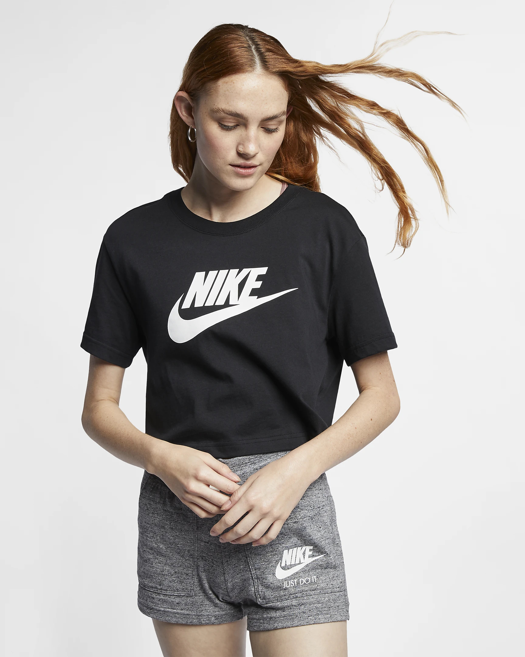 Футболка женская Nike Sportswear Essential BV6175-010 черная M