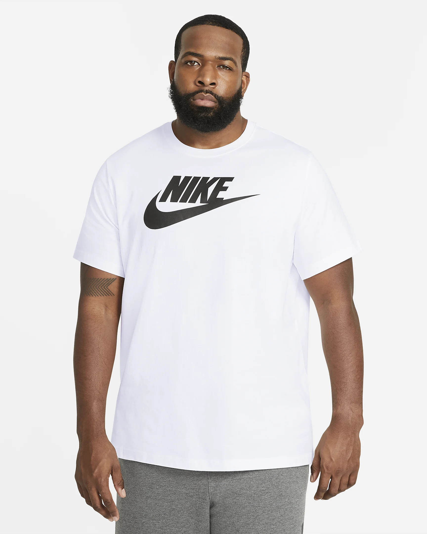 

Футболка мужская Nike Sportswear Icon Futura Tee AR5004-101 белая XL, Белый, Sportswear Icon Futura Tee