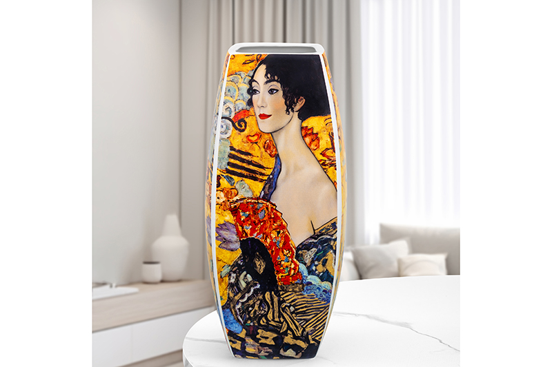 

Ваза Elan Gallery Дама с веером, 2 л 11,5х11,5х25 см, квадратная
