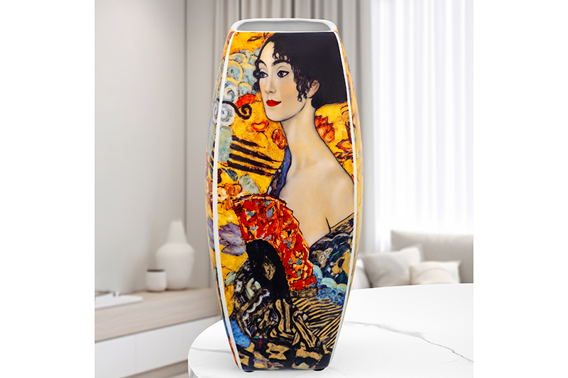 

Ваза Elan Gallery Дама с веером, 3 л 12,5х12,5х28 см, квадратная
