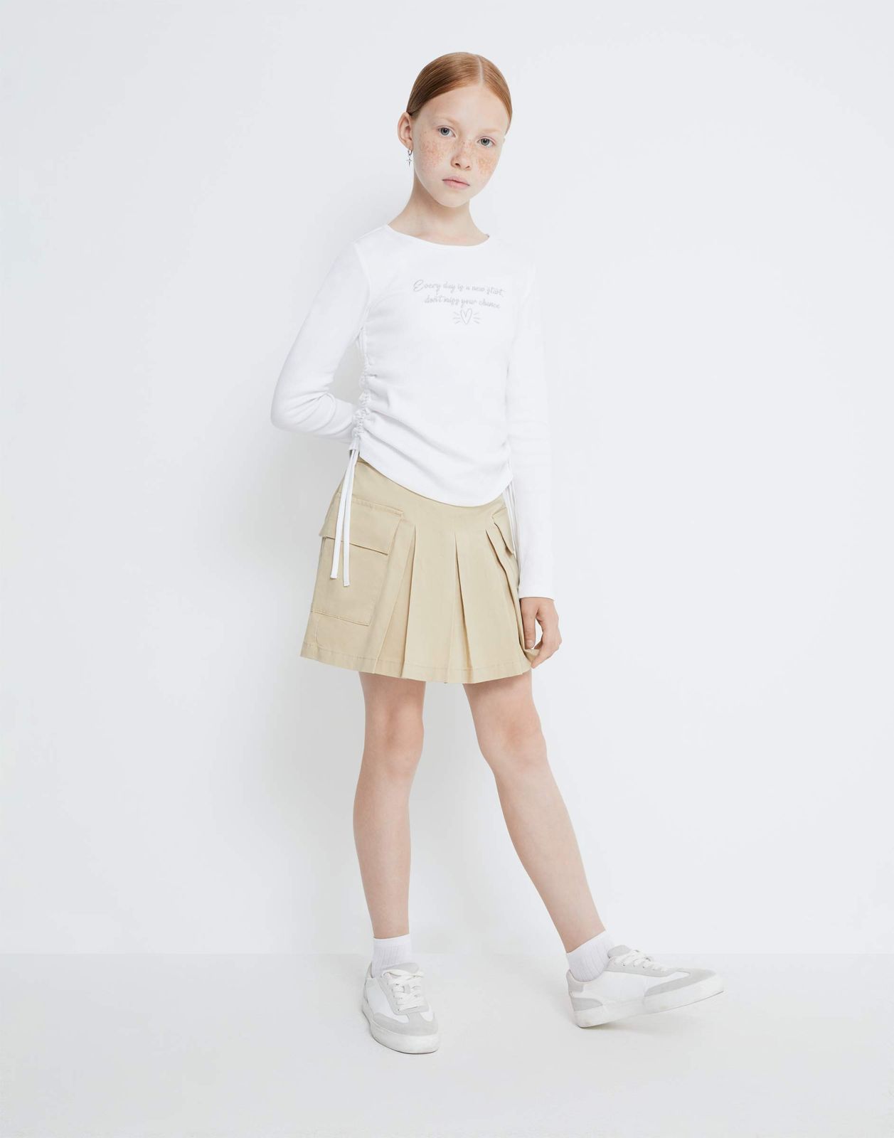 

Лонгслив для девочки Gloria Jeans GKT024158 белый 6-8л/128, GKT024158