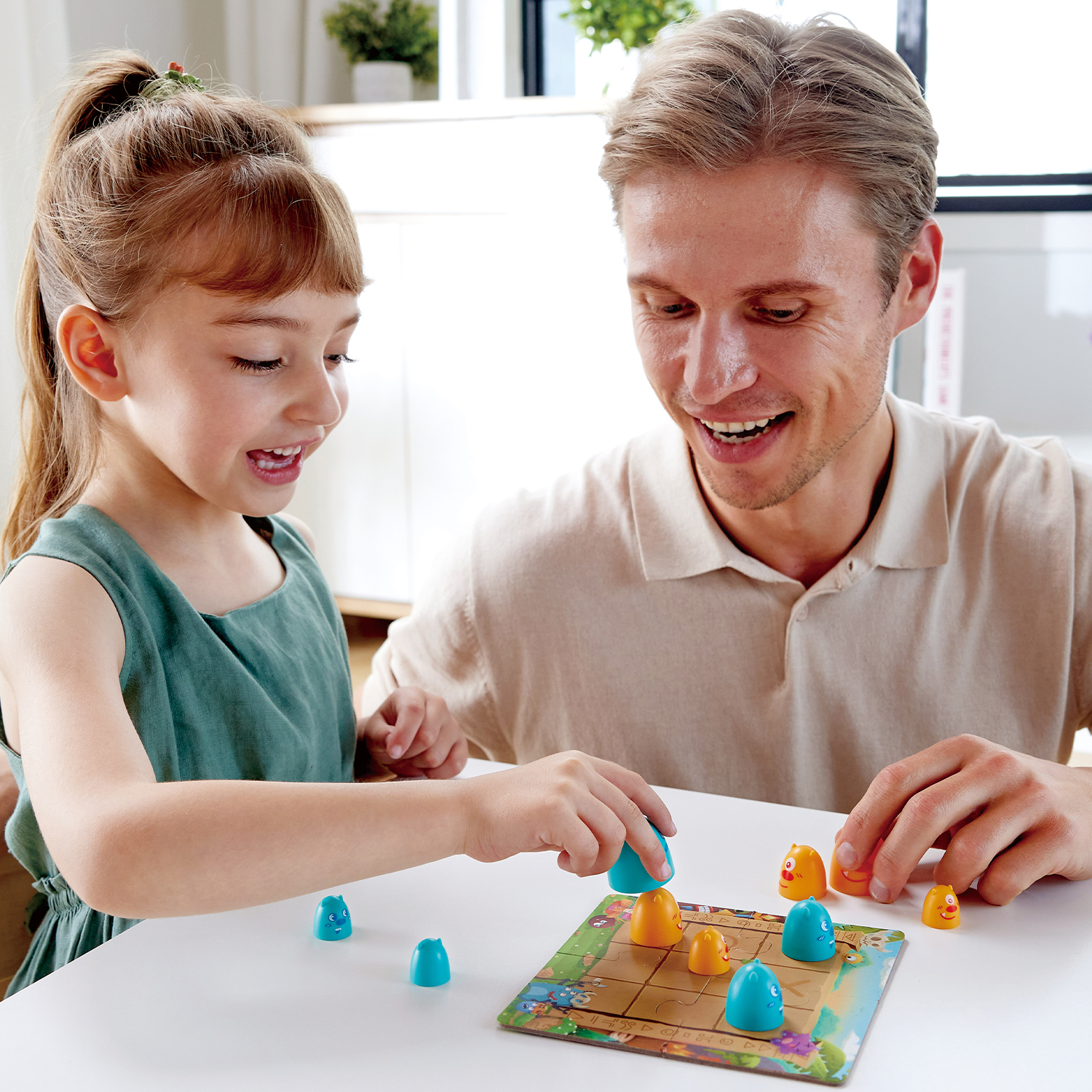 

Детская развивающая настольная игра Hape Пора играть! Монстрики топ-топают! E1109_HP