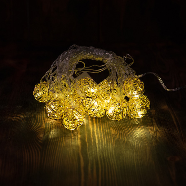 Световая гирлянда новогодняя LED С клубочками золото 8445 4 м белый теплый