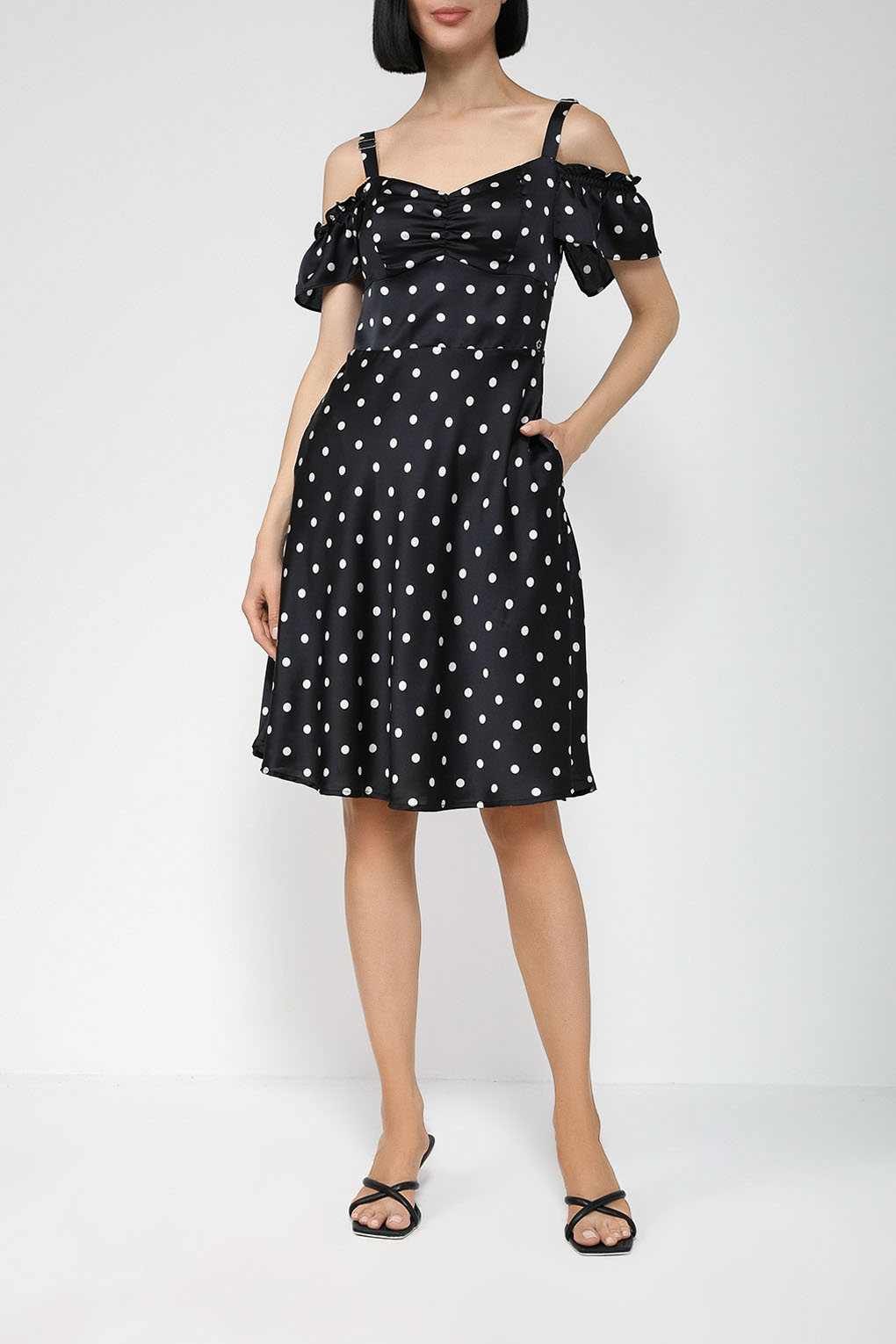 

Платье женское Guess W3YK94 WD8G2 черное M, Черный, W3YK94 WD8G2