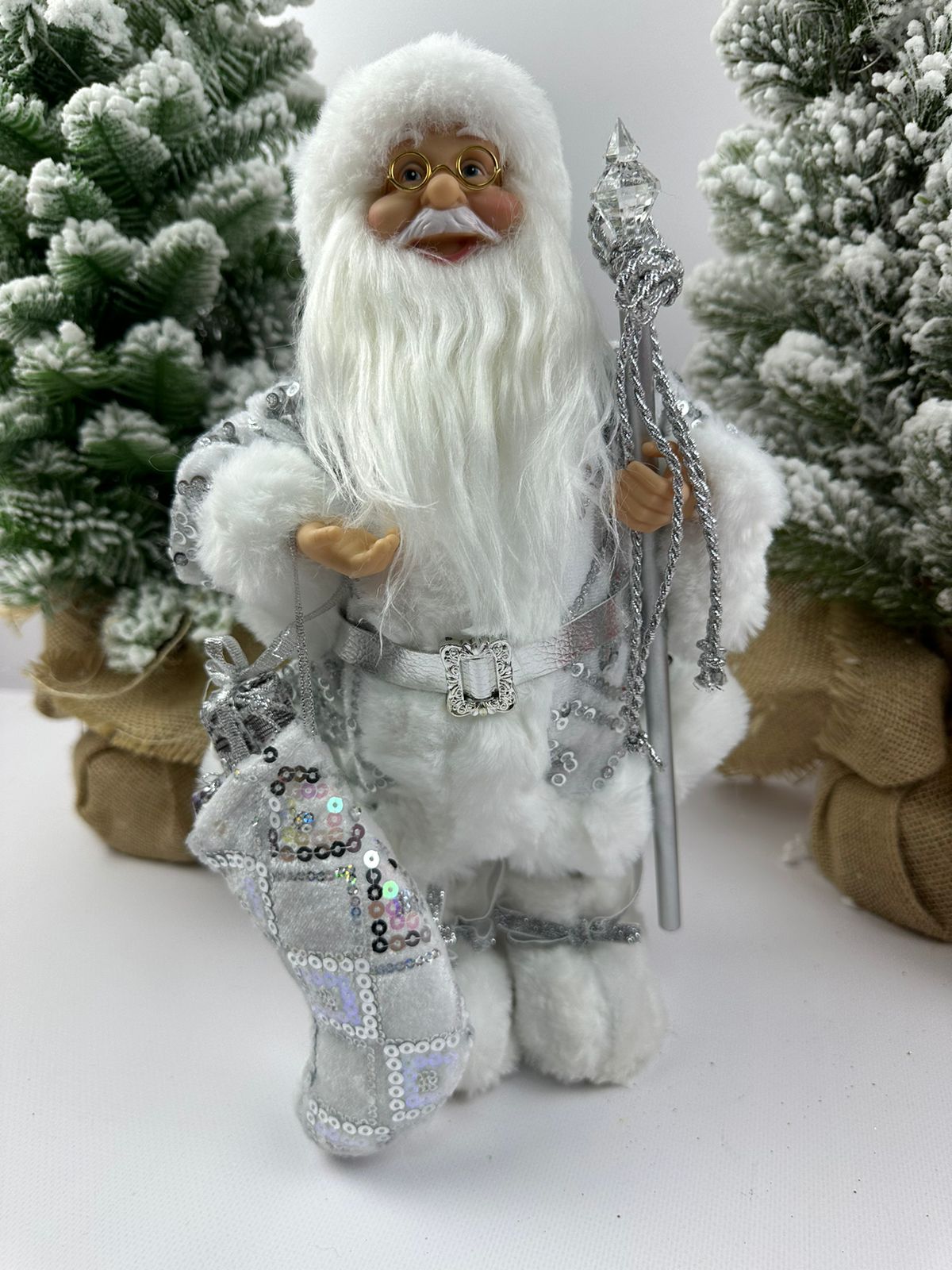 Фигурка новогодняя LED Дед Мороз в серебристой шубе 30х17