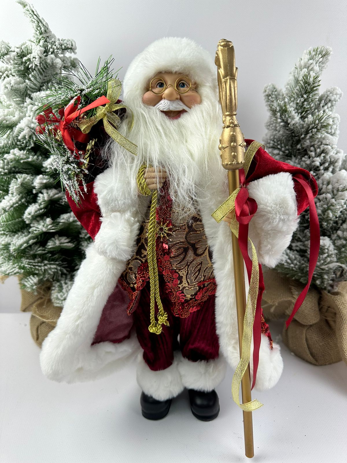 Фигурка новогодняя LED Дед Мороз в красной шубе с посохом в руке 45х25