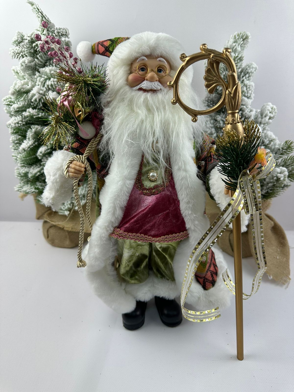 Фигурка новогодняя LED Дед Мороз в зеленой шубе с посохом в руке 45х25