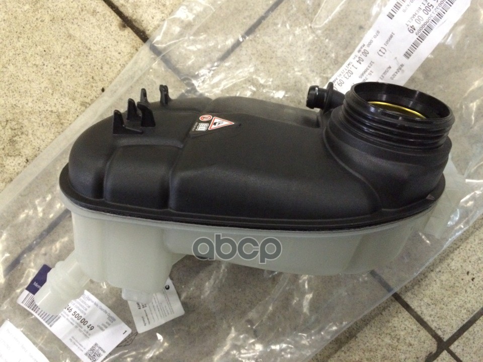 

Бачок расширительный системы охлаждения W117 CLA (2013>), MERCEDES A2465000049