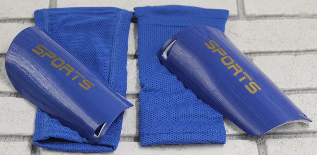 Щитки футбольные с гамашей SOLTAS, размер М, цвет синий