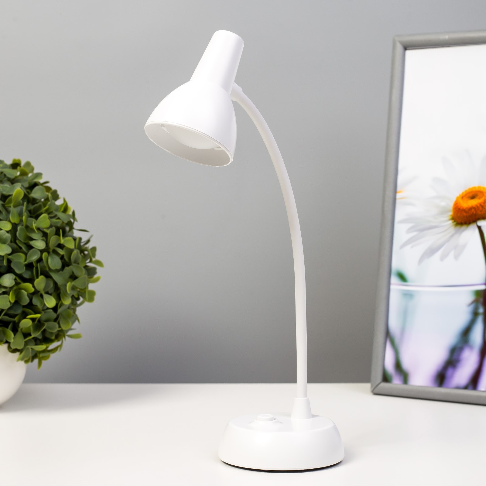 

Настольная лампа Стади LED от батареек 3АА белый 8,5х8,5х30,5 см