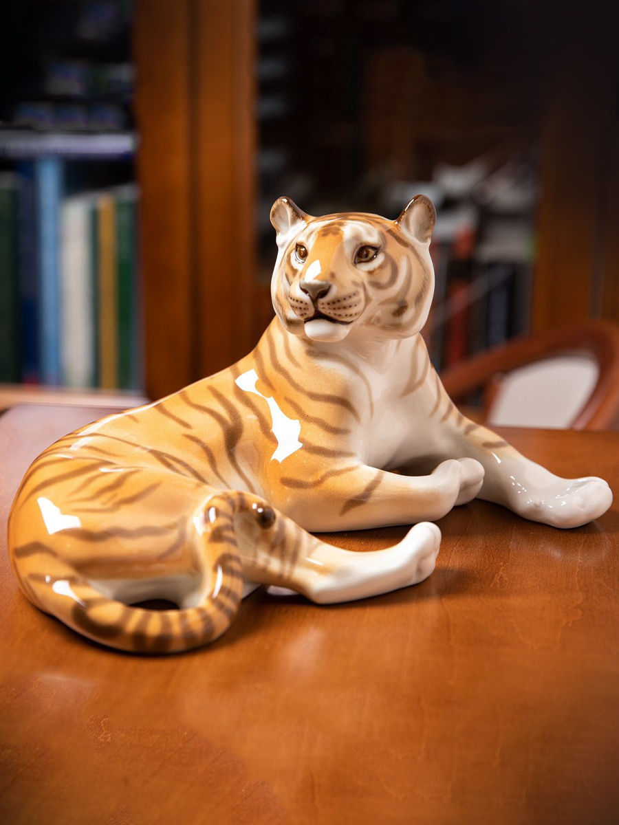 фото Скульптура императорский фарфоровый завод тигр цезарь.