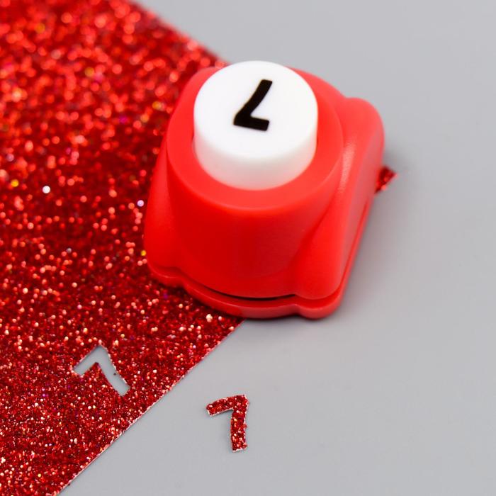 

Дырокол фигурный "Цифра - 7" d=0,8 см 3х2,5х3 см МИКС