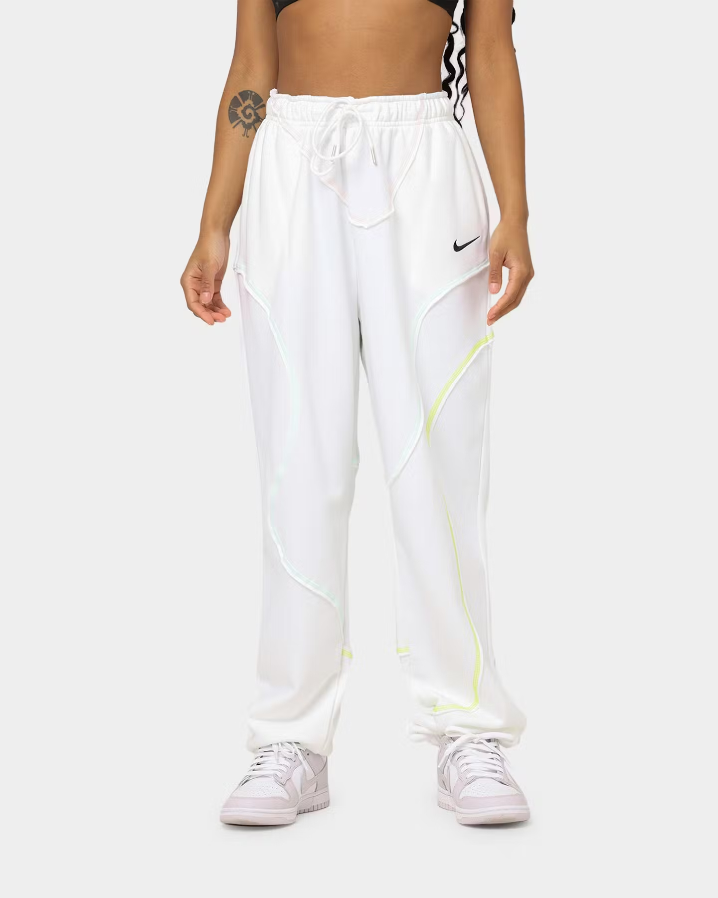 Брюки женские Nike DM6646-100 белые XS