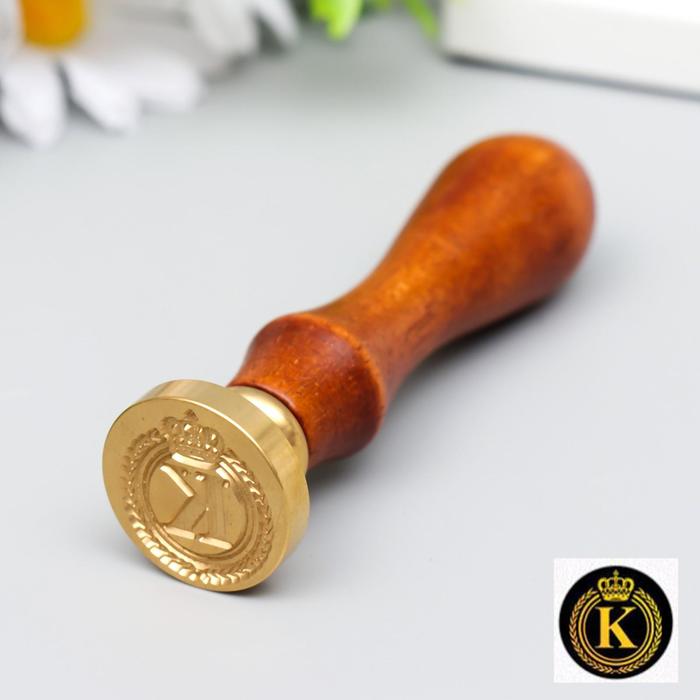 

Печать для сургуча с деревянной ручкой "Корона с буквой K" 9х2,5х2,5 см