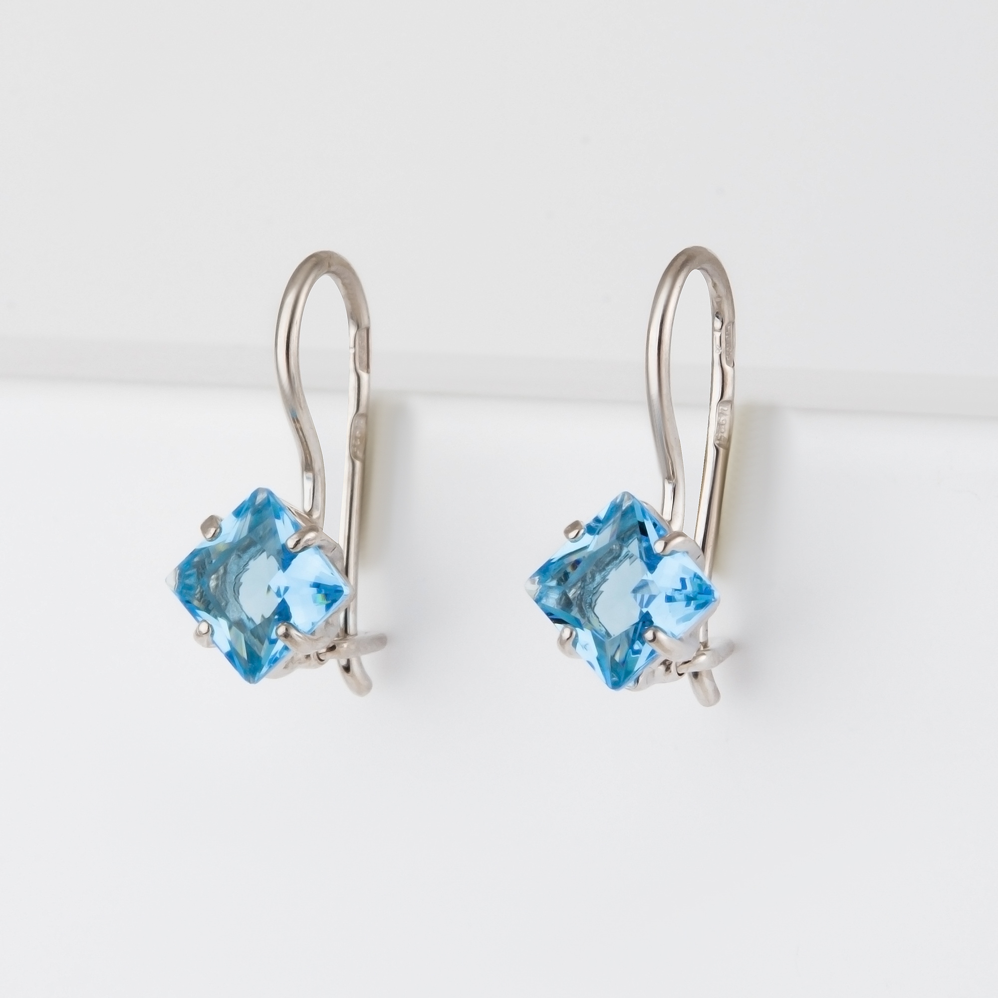 

Серьги из серебра с фианитом НАШЕ ЗОЛОТО 2ИС121284-2, 2ИС121284-2
