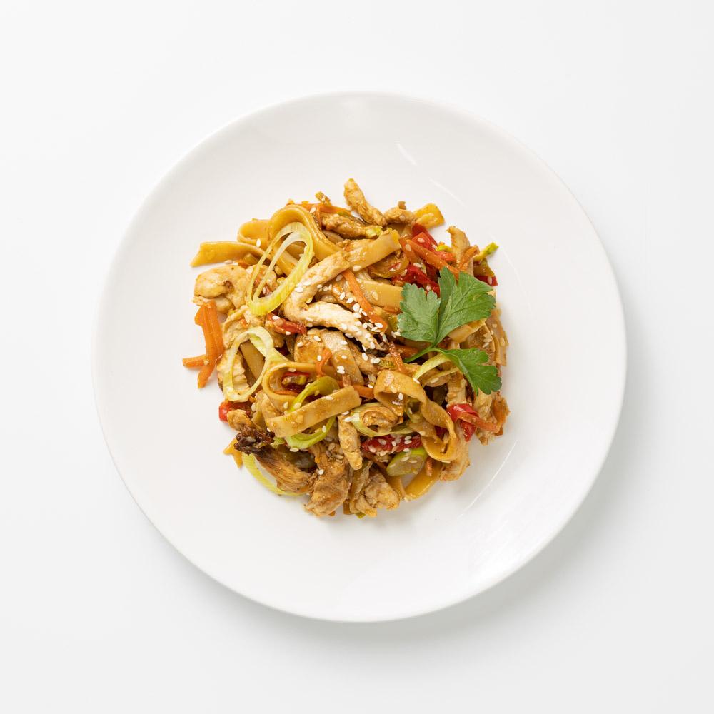 

Лапша вок Бахетле с курицей и овощами, 180 г