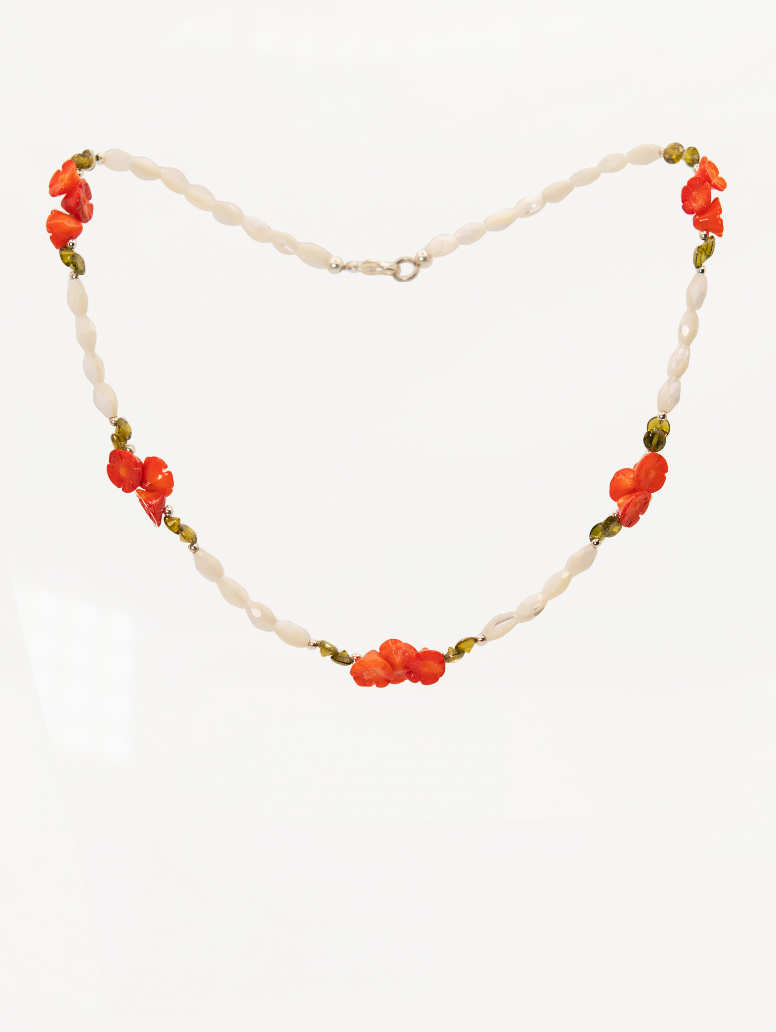 Ожерелье из бижутерного сплава 44 см Helena Coral flower, коралл/перламутр/циркон
