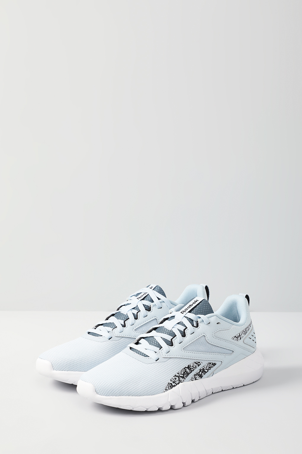 

Кроссовки женские Reebok 100033352 голубые 8 US, Голубой, 100033352