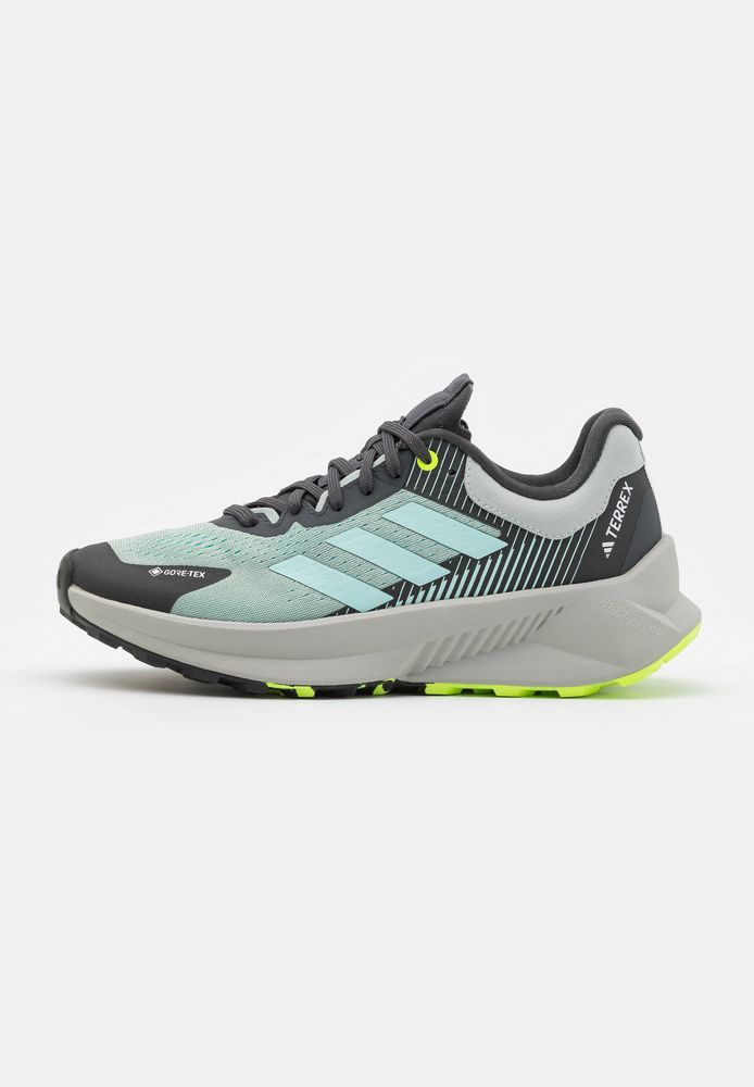 

Кроссовки женские Adidas Terrex ADD41A00A разноцветные 40 EU, Разноцветный, ADD41A00A