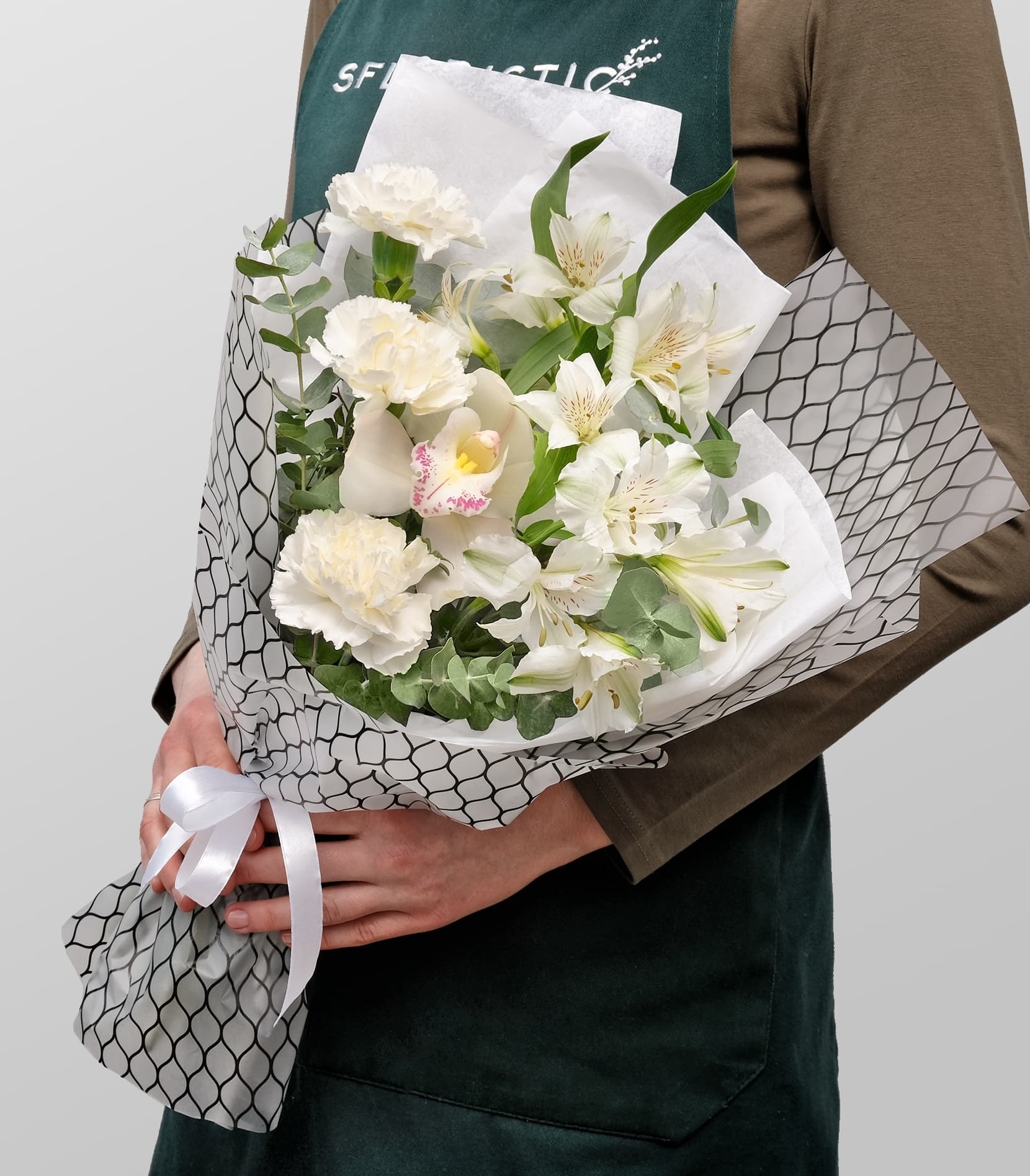 

Букет Studio Floristic из Альстромерий и Гвоздики Весенний бриз, белый