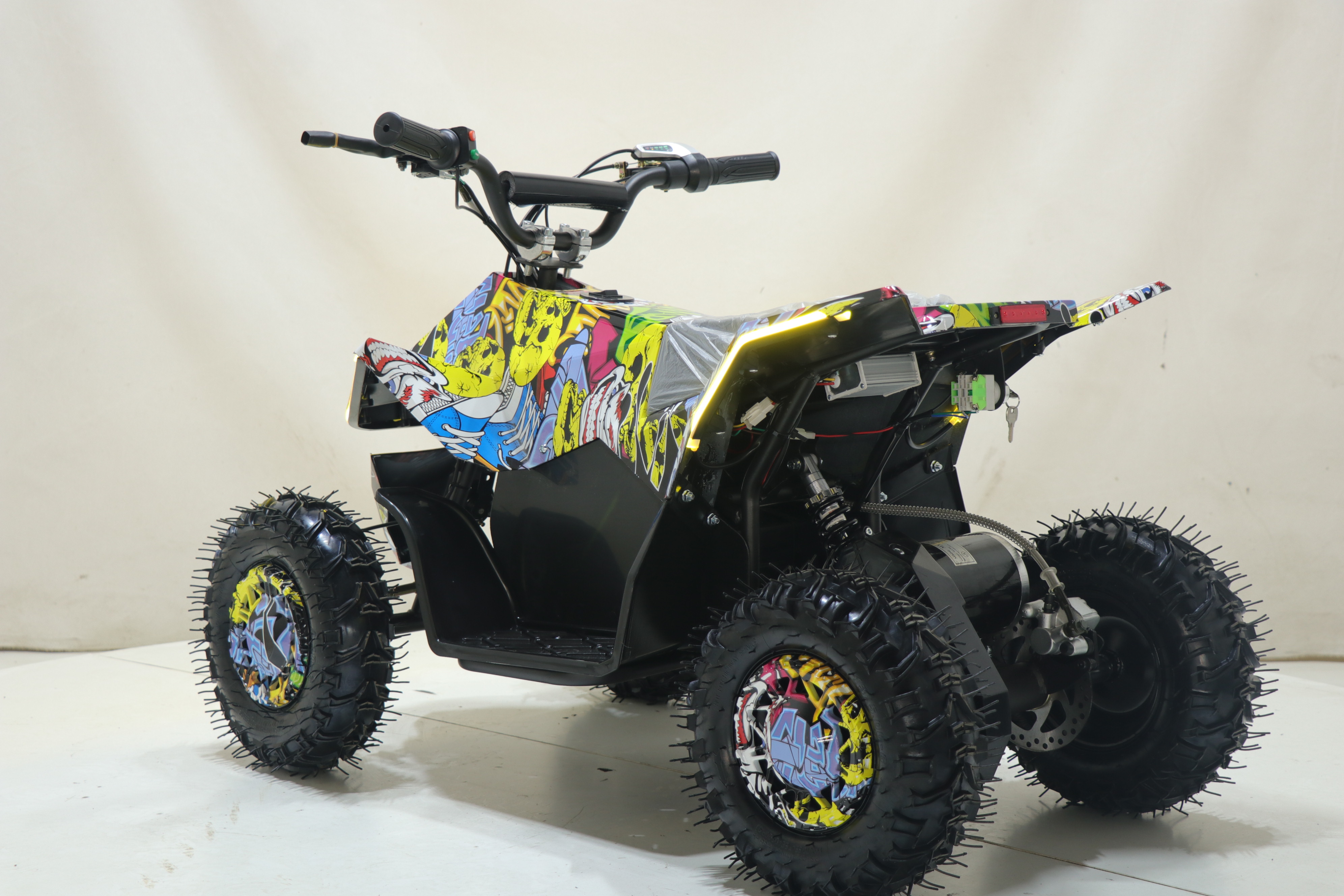 

Квадроцикл Toyland ATV-2E 36V1000W Граффити желтый, ATV-2E