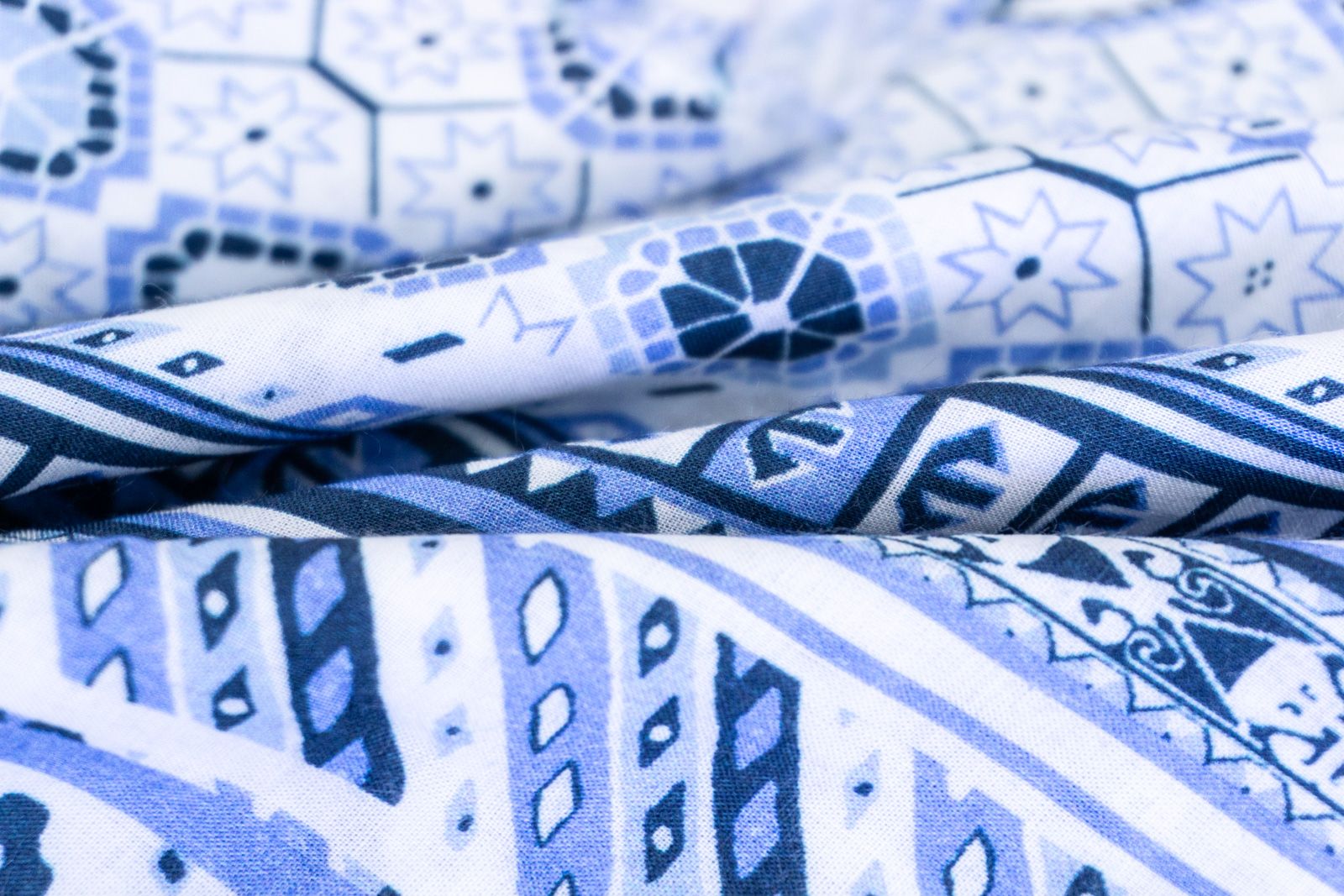 

Ткань UNOFABRIC вискоза легкая платок голубой 177х150 см, Белый