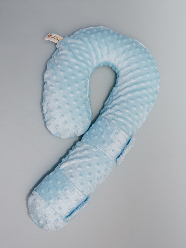 Детская автомобильная подушка для путешествий ТМ Owl&EarlyBird Карамелька велюр, цвет гол чехол на подушку с кисточками этель голубой 45х45 см 100% п э велюр
