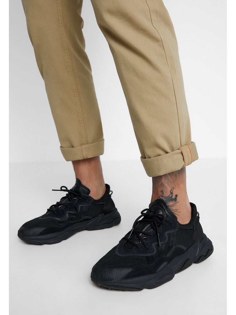 

Кроссовки мужские Adidas OZWEEGO черные 46 EU, Черный, OZWEEGO
