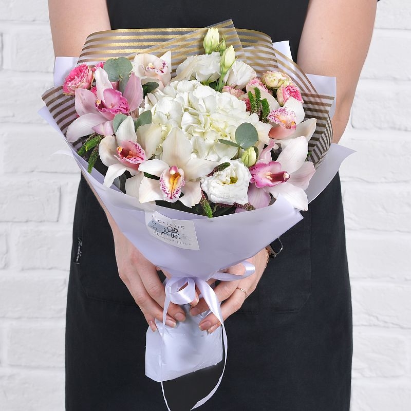 фото Букет из роз, гортензий, орхидей и лизиантуса sfloristic "услада" 15 шт 40 см studio floristic