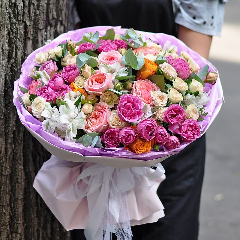 

Букет из пионовидных роз и альстромерий Sfloristic "Свет утренней зари" 29 шт 40 см, Свет утренней зари