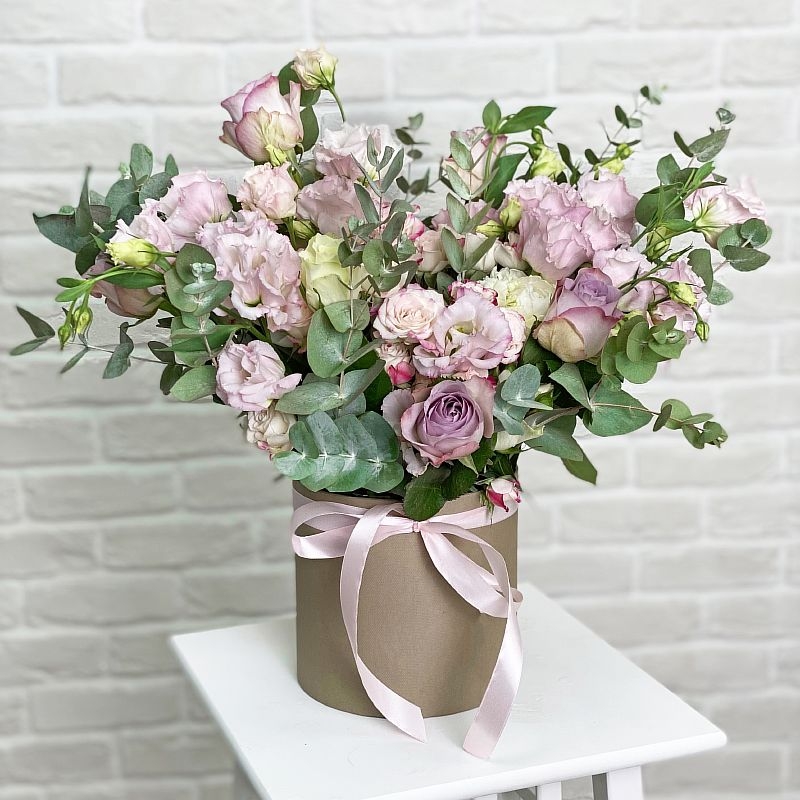 фото Букет роз и лизиантуса sfloristic "трепетные слова" в коробке 19 шт 40 см studio floristic