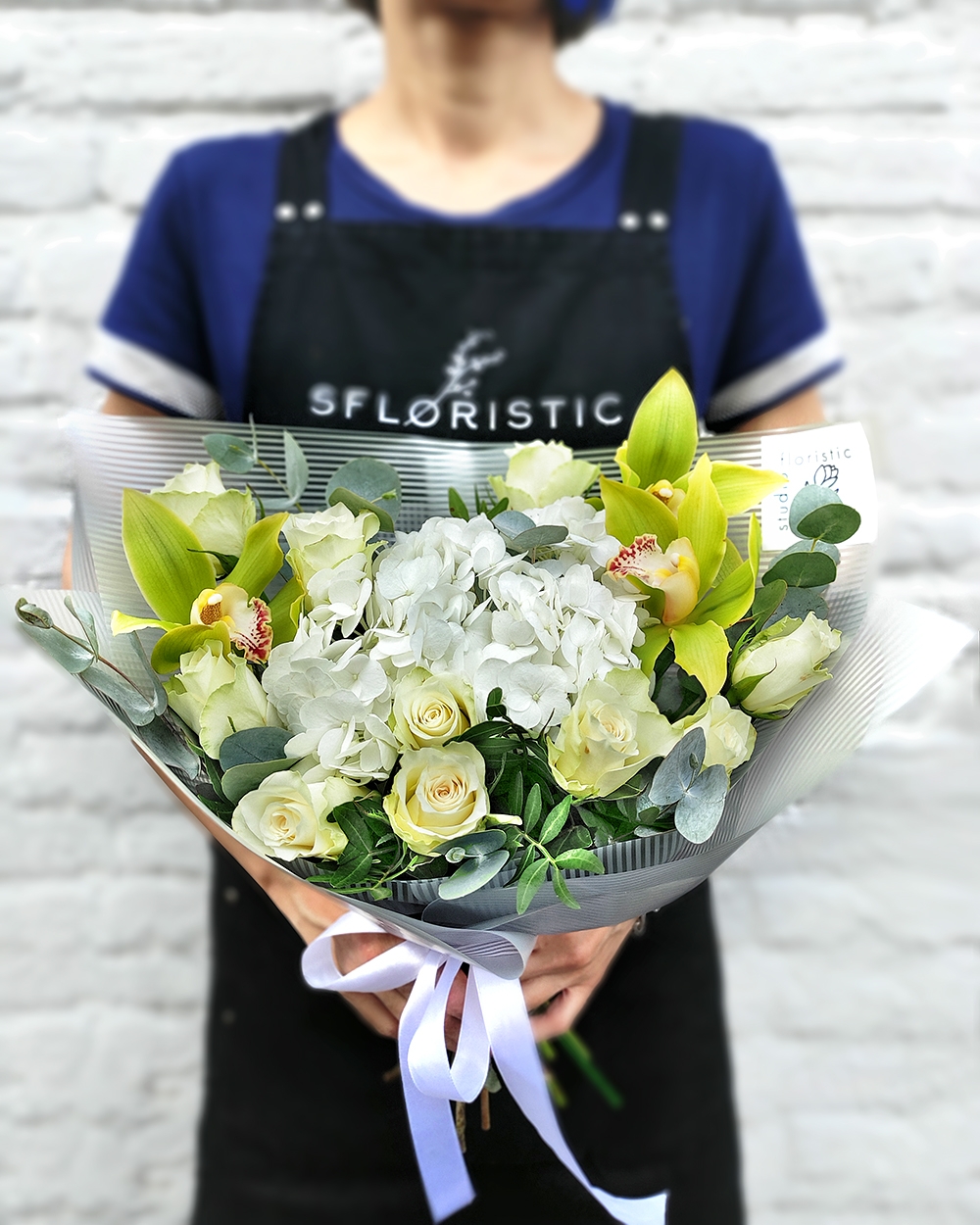 

Букет цветов Studio Floristic орхидея гортензия роза 33 см x 40 см белый Нежность, Нежность