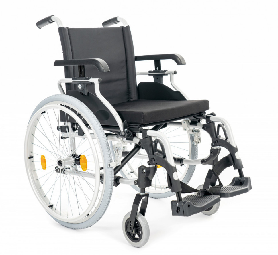 Кресло-коляска механическая МЕТ МК-200 для узких проходов, ширина сиденья 46 см