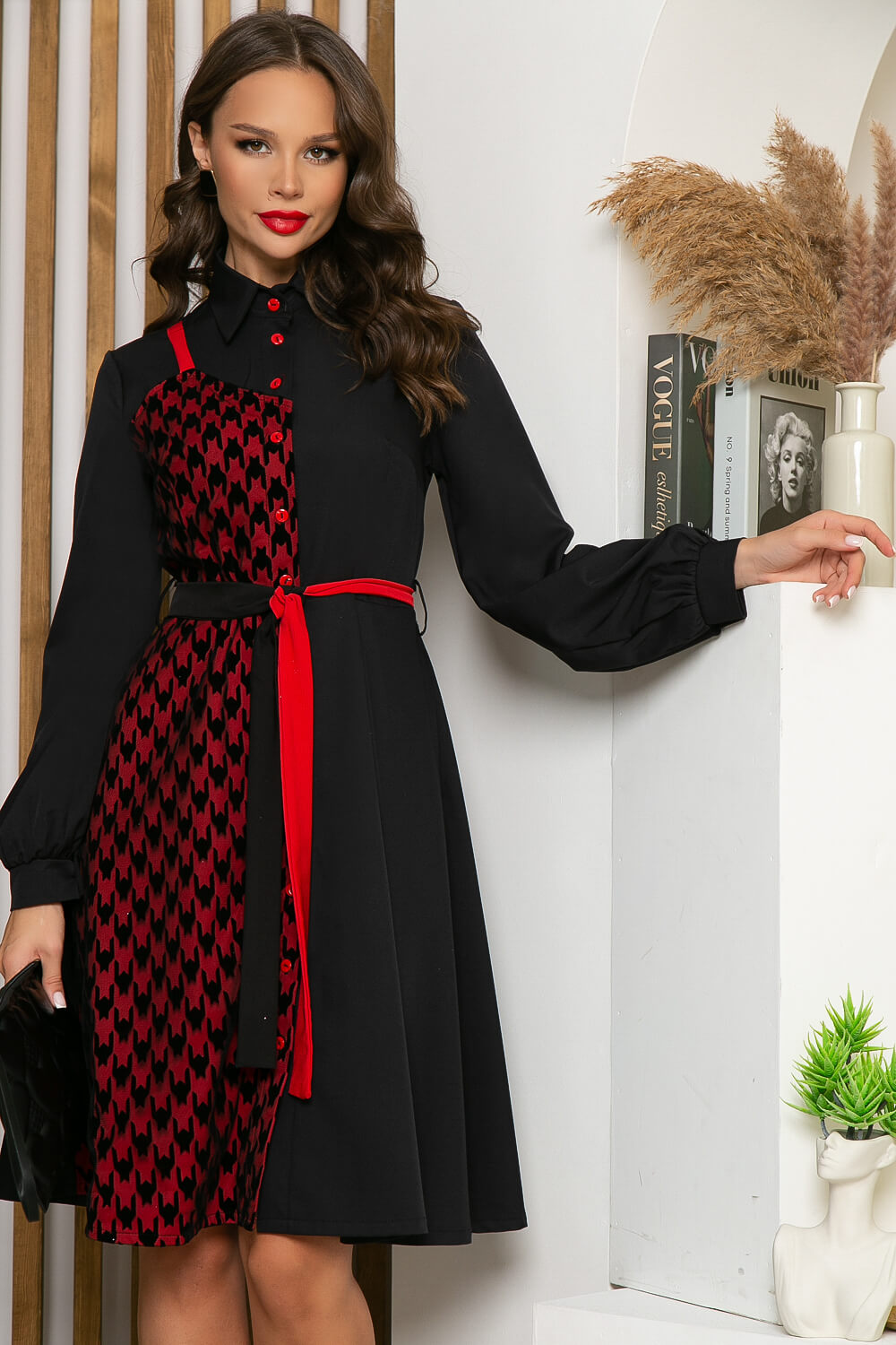 

Платье женское LT Collection Королева красоты черное 52 RU, Черный, Королева красоты