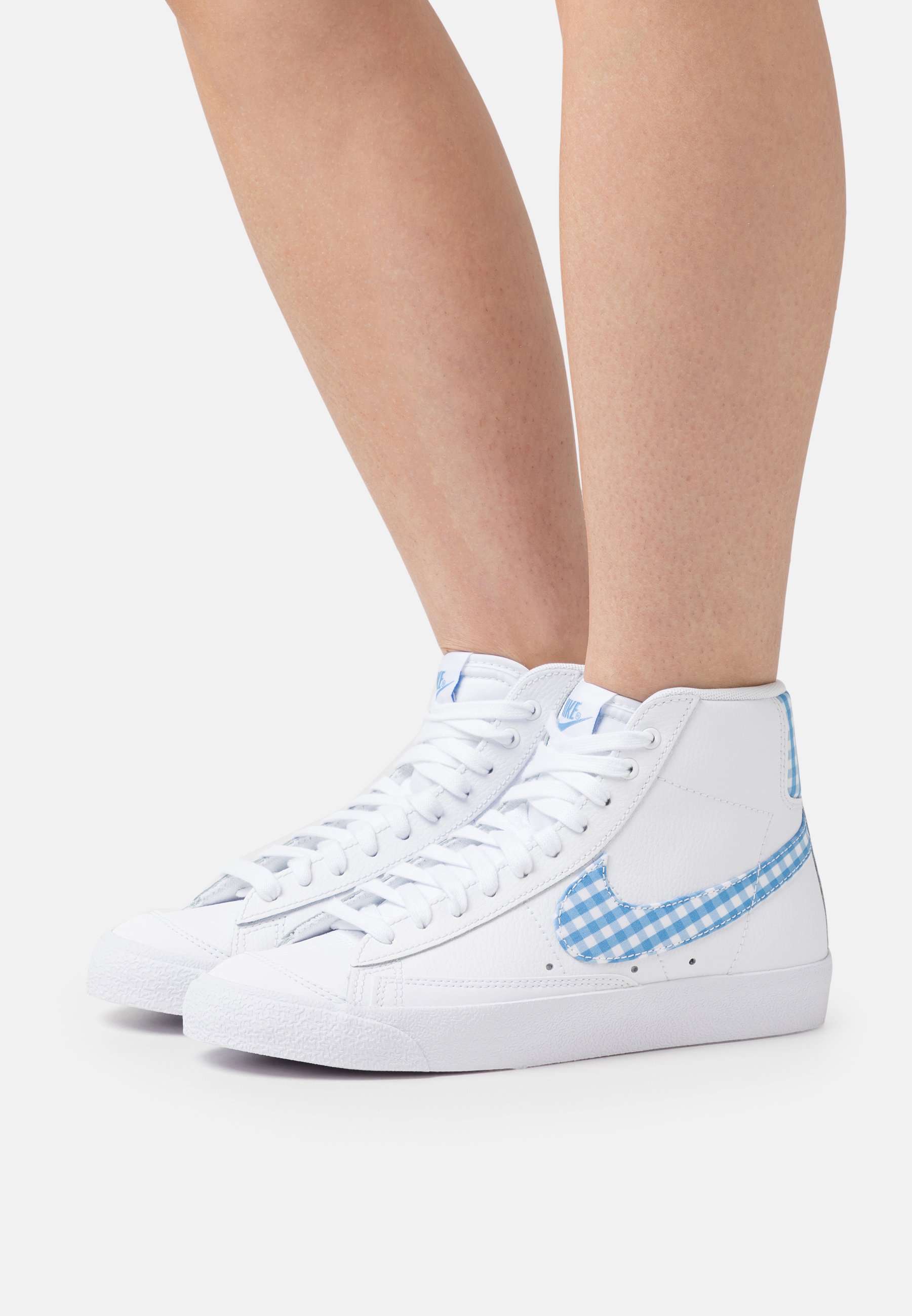 

Кеды женские Nike Sportswear W Blazer Mid 77 Ewt белые 44.5 EU (доставка из-за рубежа), Белый, W Blazer Mid 77 Ewt