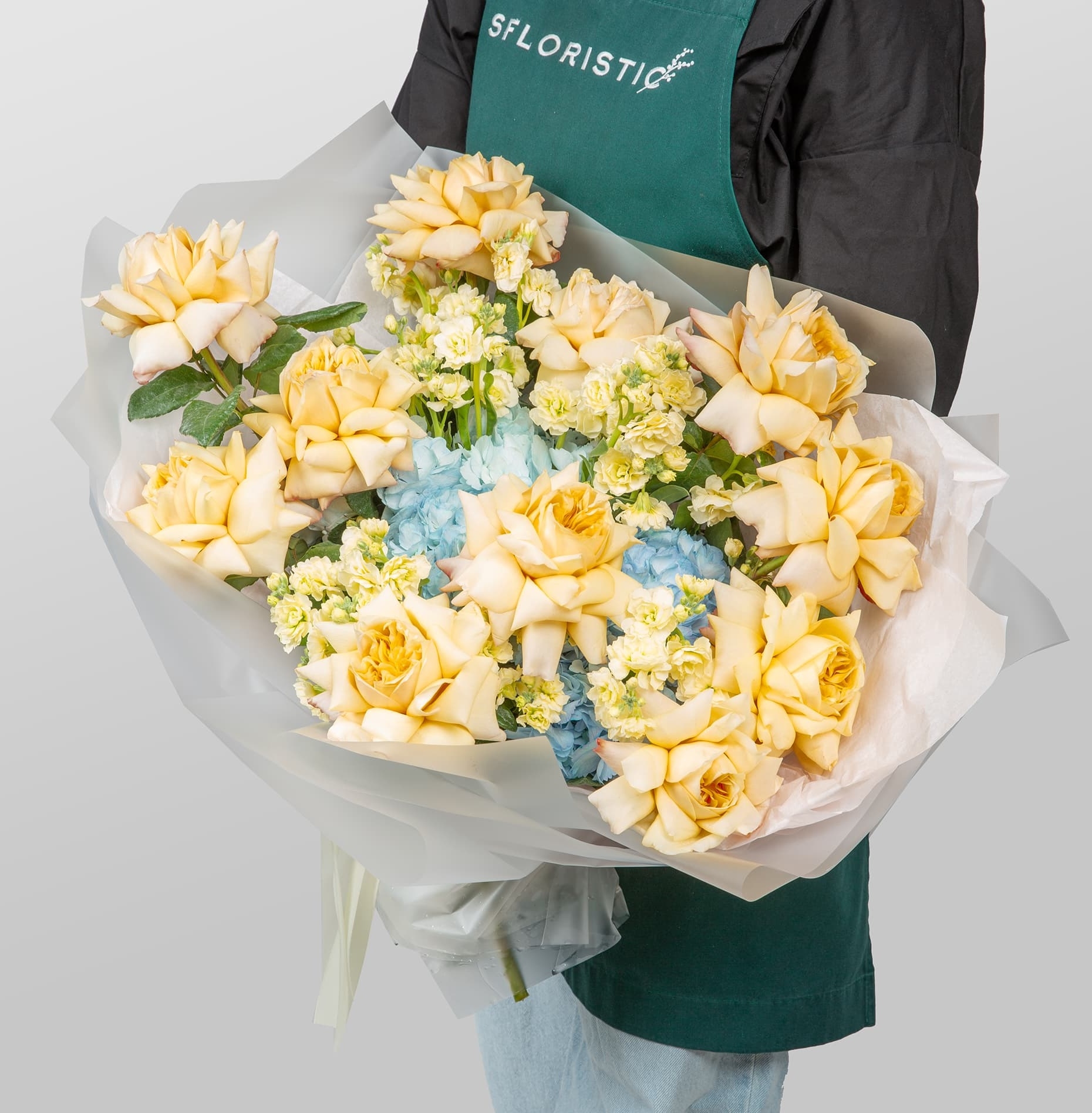 

Букет Studio Floristic из роз гортензии маттиолы 21 шт 60см Цветы эмоций разноцветный