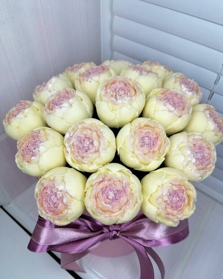 

Шоколадные пионы ShokoTrendy 17 шт в коробке, 612 г, шоколадные пионы в коробке