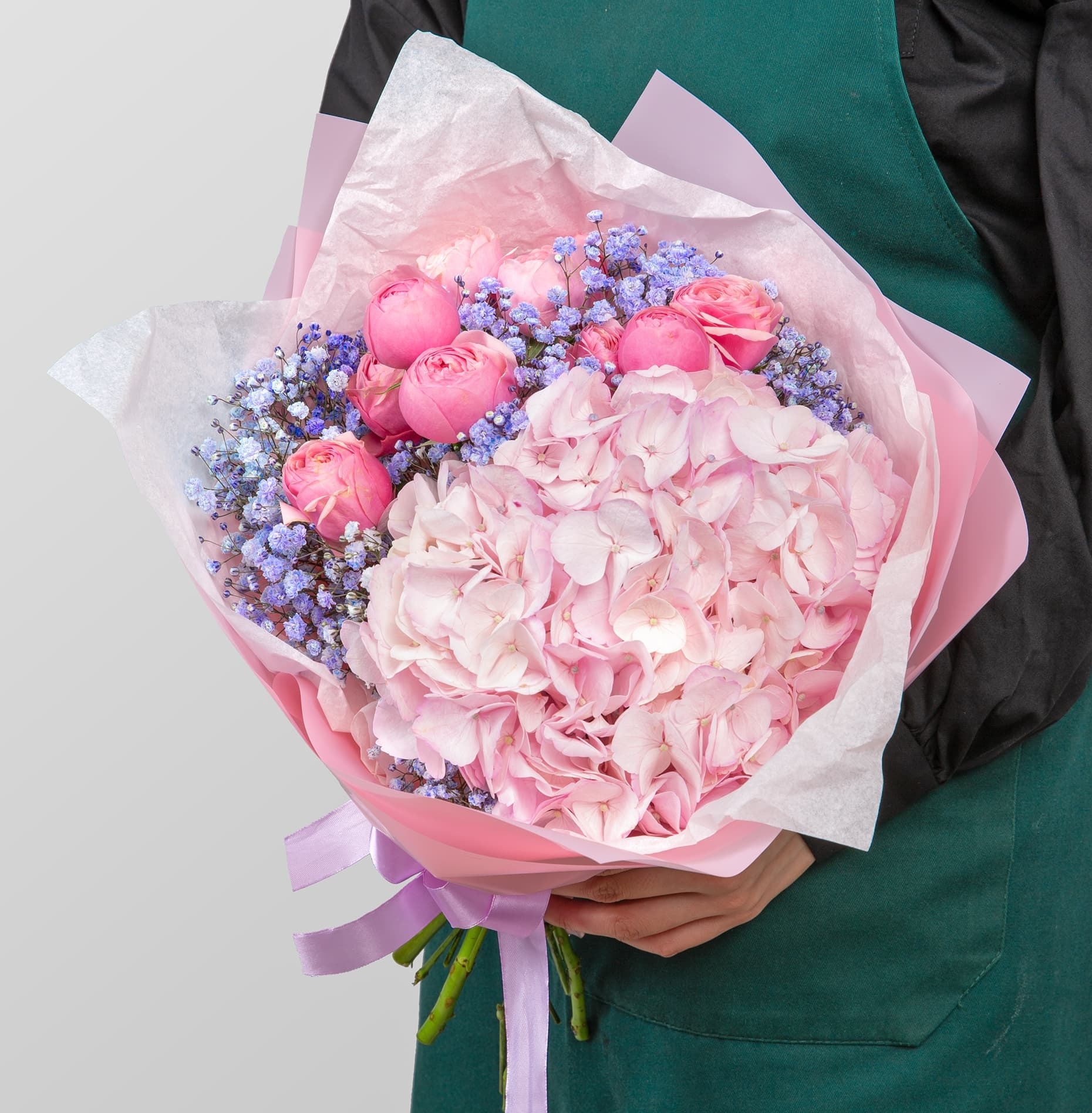 

Букет Studio Floristic роз гортензии гипсофилы 5 шт 50 см Танец любви разноцветный