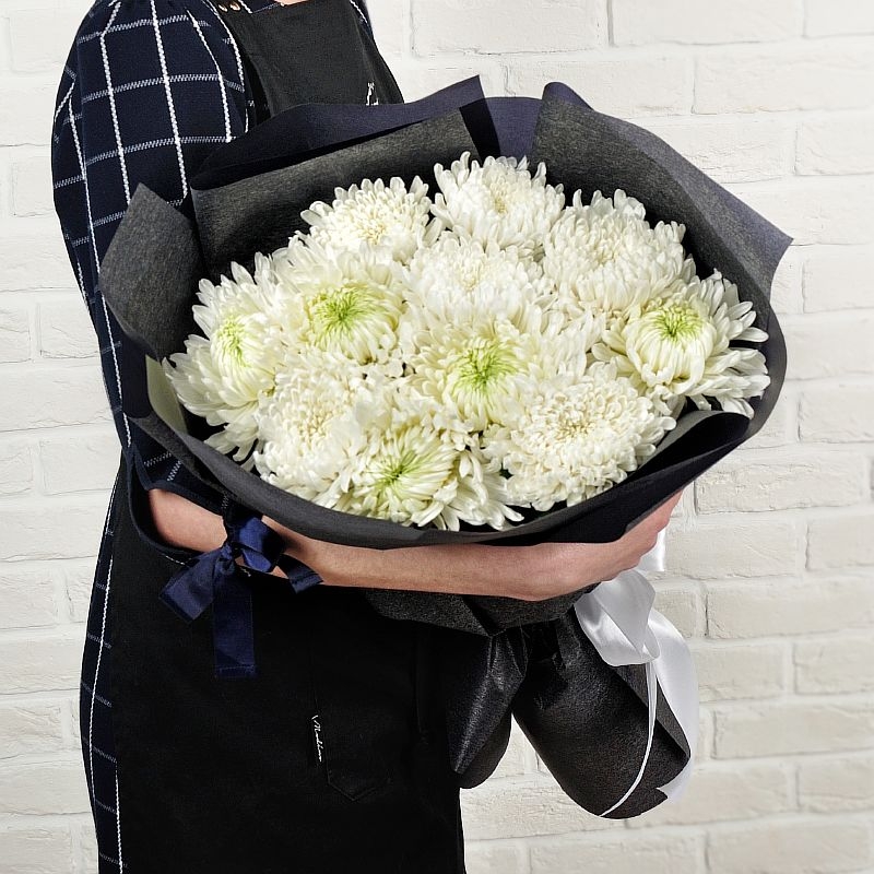 

Букет из белых хризантем Sfloristic "Белоснежка"