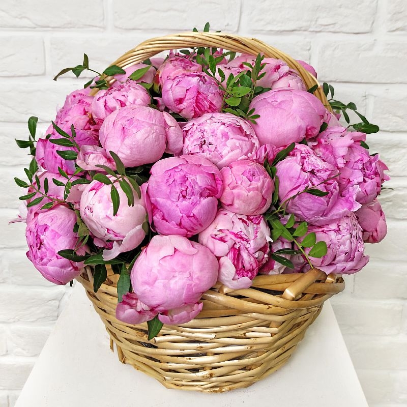 

Букет пионов Sfloristic "Чарующая незнакомка" в корзине 25 шт 30 см