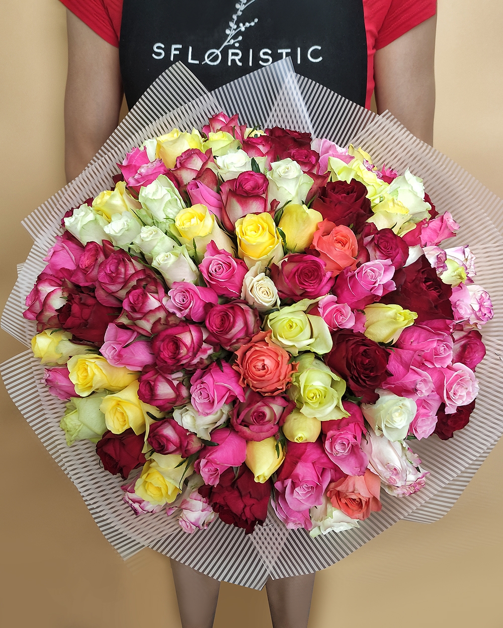 

Букет из роз SFloristicКения разноцветный микс 101 шт 40 см