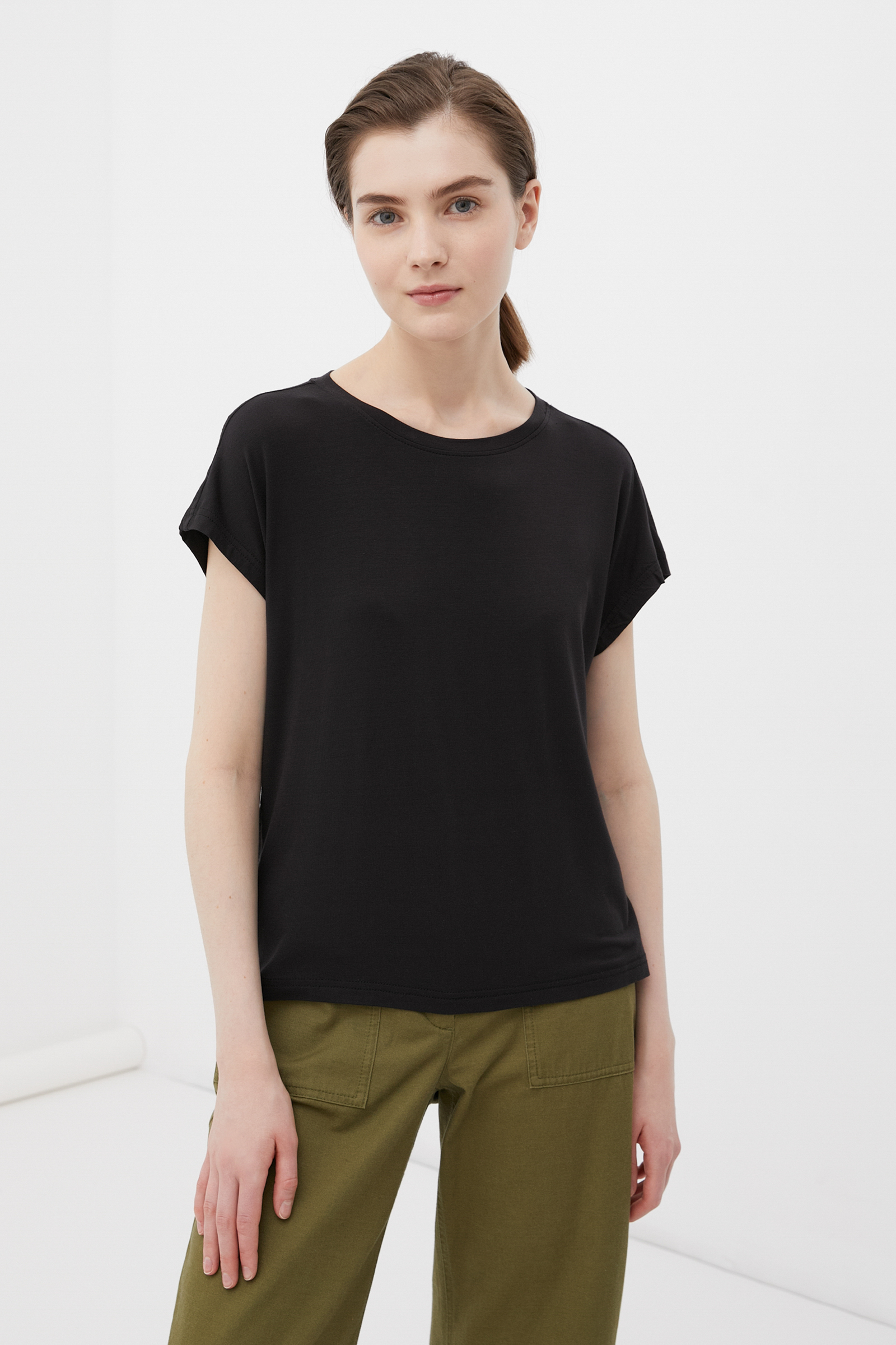 

Футболка женская Finn Flare BAS-10047 черная S, BAS-10047